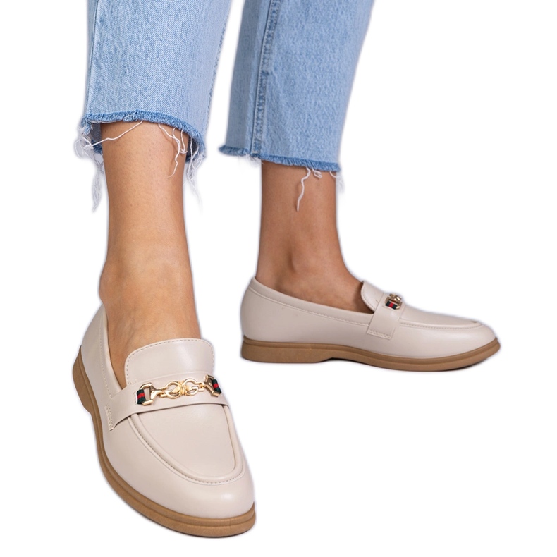 Beige Mokassins mit Goldverzierung