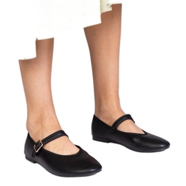 Schwarze Frauen -Ballerinas mit einer Schnalle