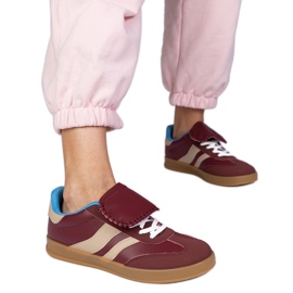 Burgund -Turnschuhe Frauensport -Sneaker rot