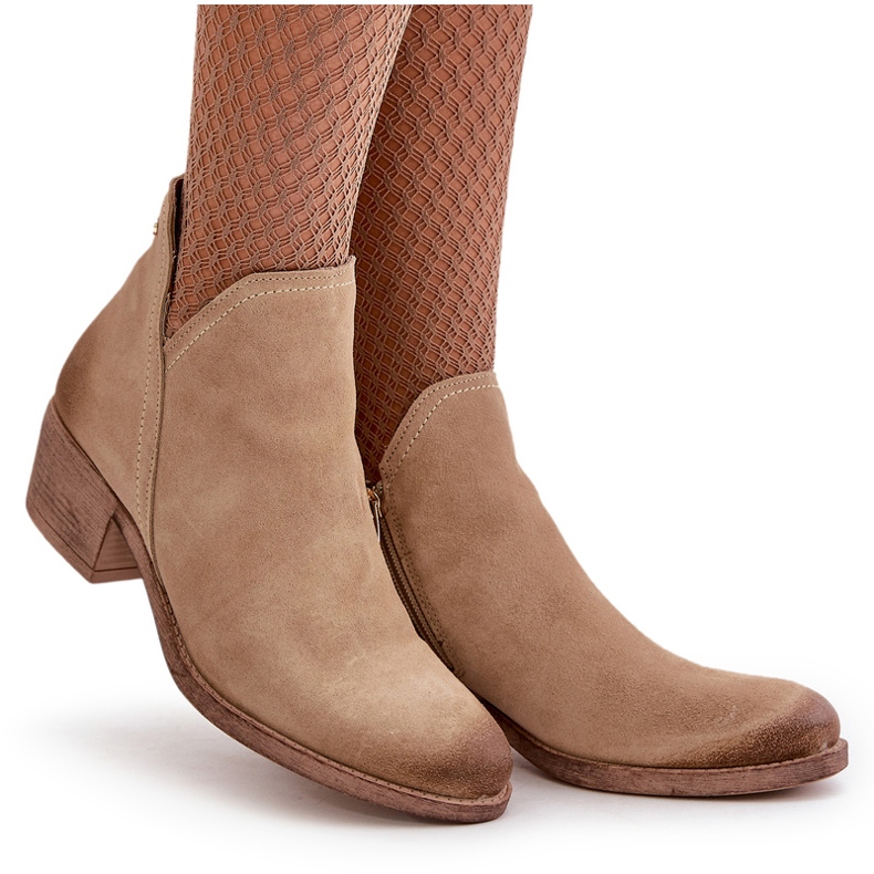 Zazoo 60475 Wildleder -Absätze isoliert Licht Beige