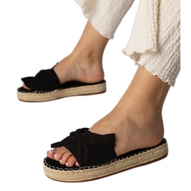 Schwarze Espadrilles mit einem Bogen