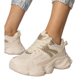 Beige Sneakers Damensport mit einer goldenen Einfügung