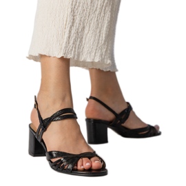 Schwarze Damensandalen mit hohen Absätzen