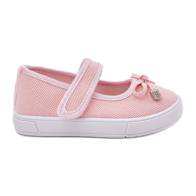 Kinder -Ballerinas mit einem rosa Bogen