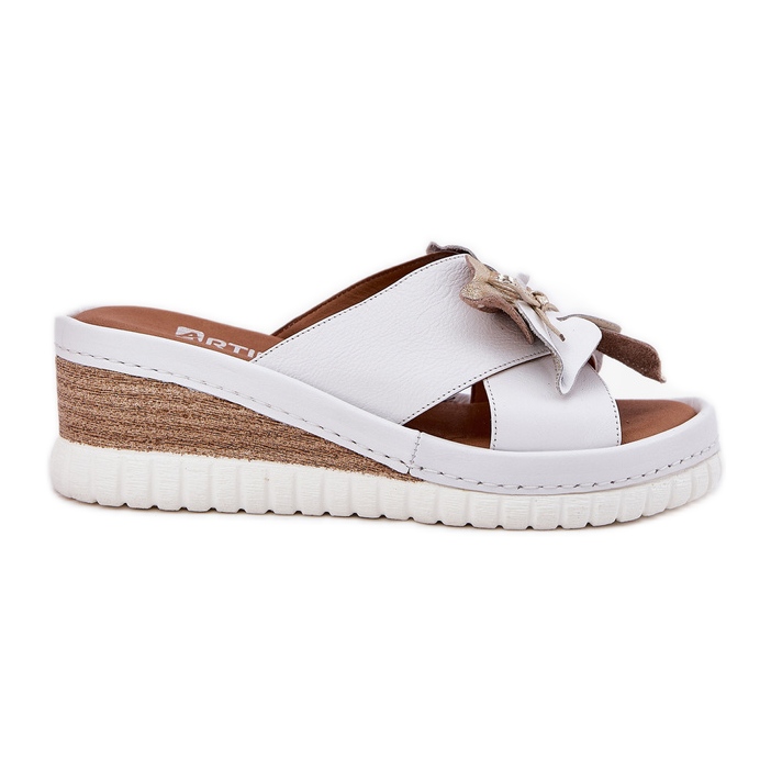 Frauen Lederkeile mit dekorativen Blumenartikern 52C0537 Weiß