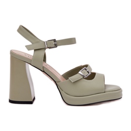 Damen -Ledersandalen für Frauen auf dem Vinceza 77110 Post Green grün