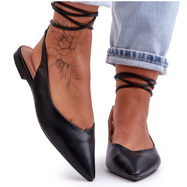 Frauen gebundene Ballerinas schwarze Sandalen gebunden