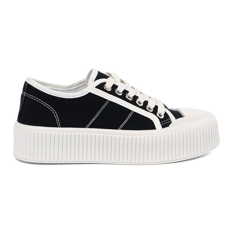 Shelvt Schwarze Turnschuhe, die auf eine dicke Sohle geschnürt sind