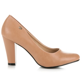 Vices New Collection Klassische Pumps auf der Post braun