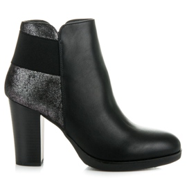 Vinceza Stiefel am Pfosten schwarz