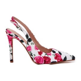 Inna Dekorierte Sandalen auf einem Stift in weißen Rosen