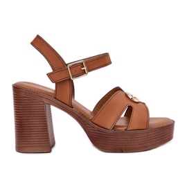 EVento Frauensandalen auf dem Camel Golden Decoration Post braun