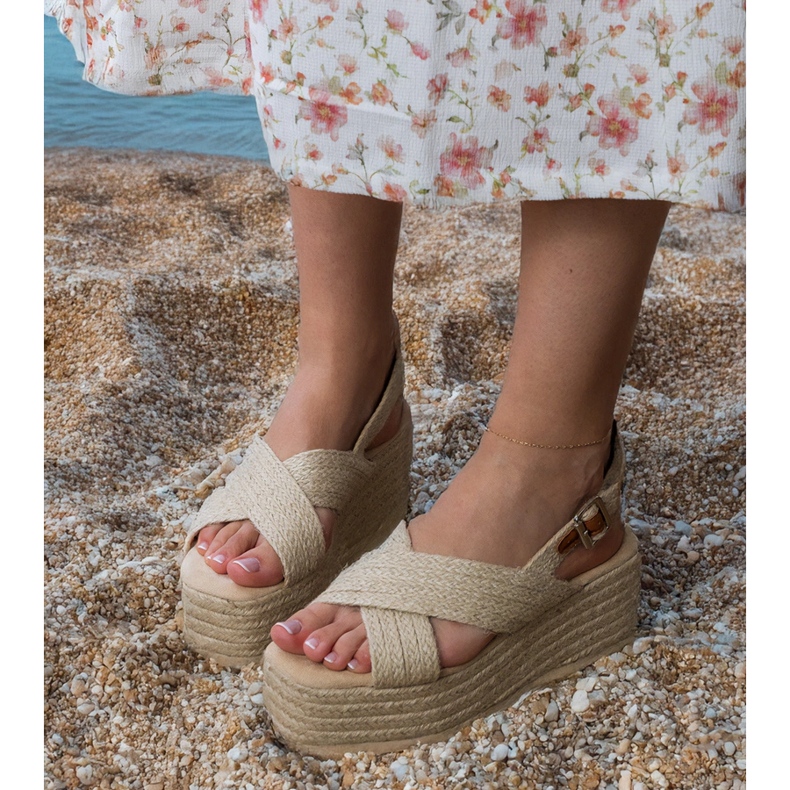 Beige Espadrilles Sandalen auf einer Plattform mit Streifen
