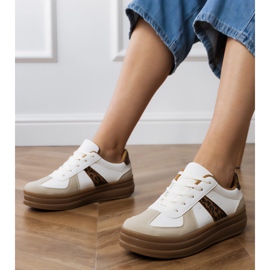 Frauen -Leoparden -Sneaker auf der Plattform weiß