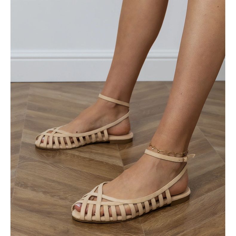 Beige Frauen flache Sandalen gebaut -up