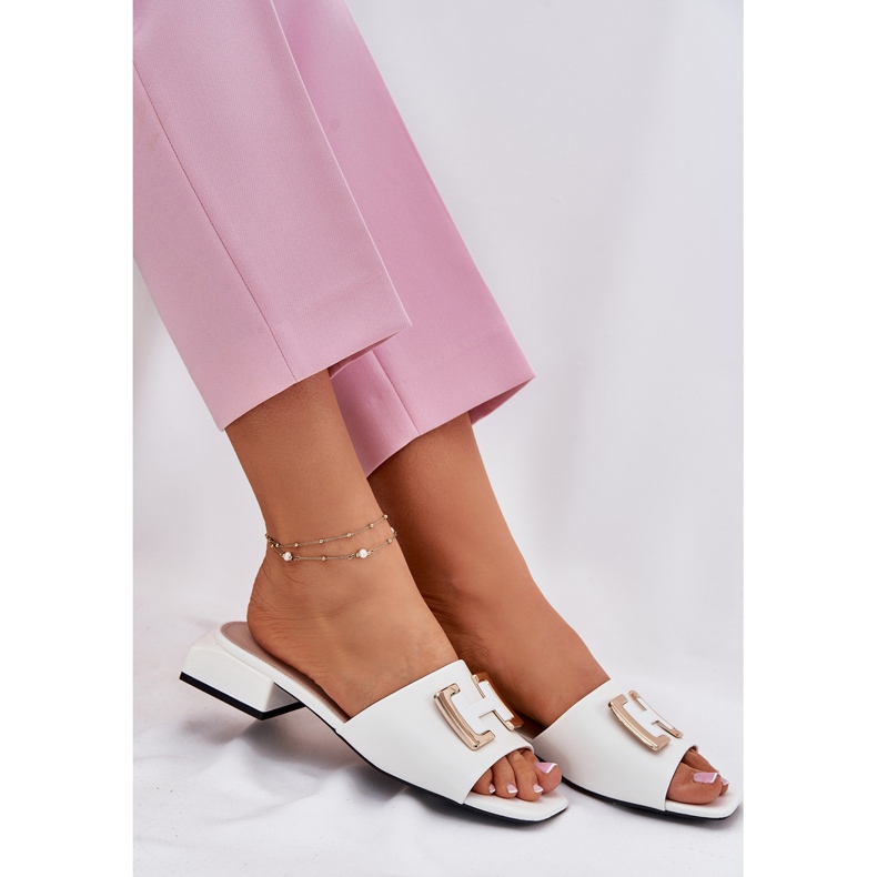 Vinceza Elegante Frauenruhen in einem Block mit einem goldenen Detail Vincez 62229 Weiß