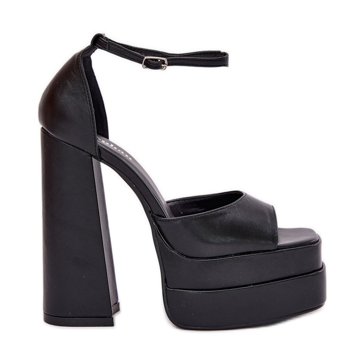 Frauensandalen auf der Post und Plattform schwarz