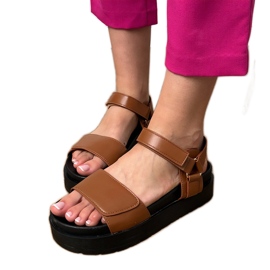 Brown Eco -Leder -Sandalen auf der Plattform braun