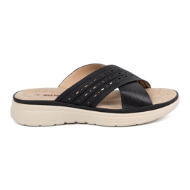 Schwarze Hausschuhe auf der Plattform