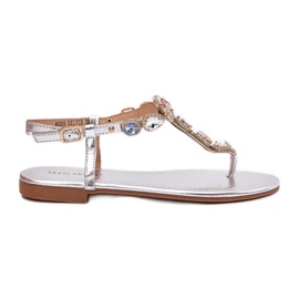 Flach -geköpfte Frauensandalen mit silbernen Kristallen