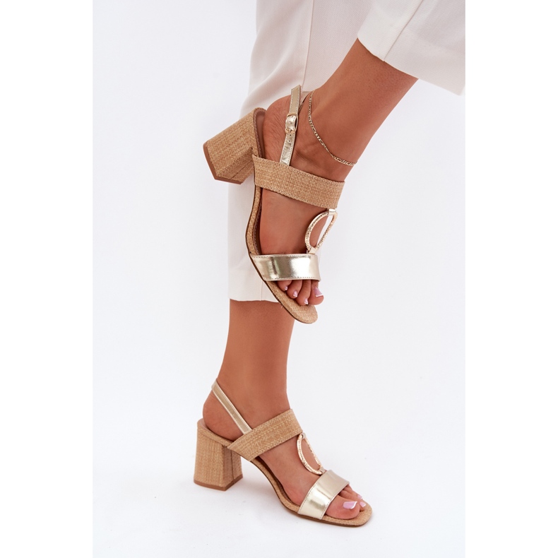 Sandalen auf dem Barb golden