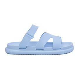 Frauengummi -Flip -Flops mit einem blauen Gürtel