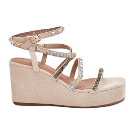 Frauensandalen für Keil mit Dekoration auf Streifen Beige