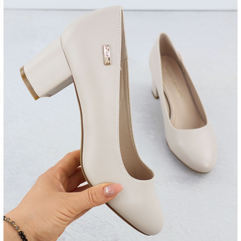 Pumpen auf dem Sergio Leone PB178 Fesh -Colored Post