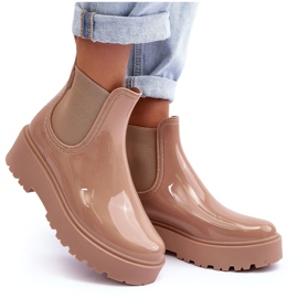 Lackierende Frauen für Frauen auf der Big Star MM274396 Beige Plattform