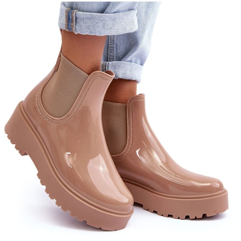 Lackierende Frauen für Frauen auf der Big Star MM274396 Beige Plattform