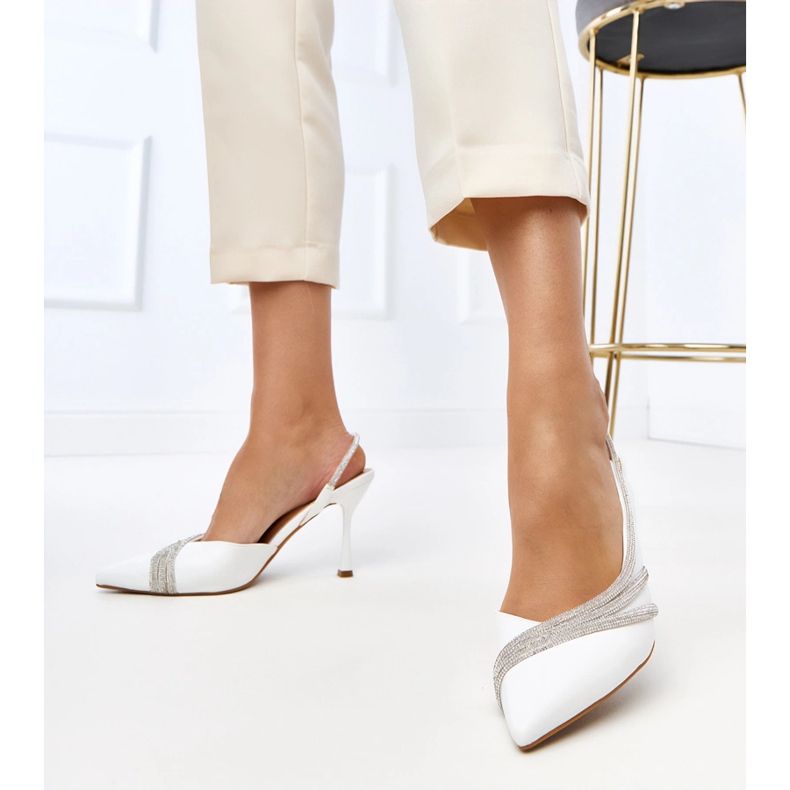 Weiße Sandalen mit einer offenen Ferse mit Zirkonen Lura