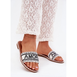 Boto Flat -getaelte Frauen -Flip -Flops mit Avelina Avelina Dekoration weiß