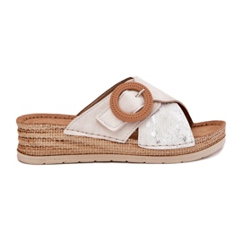 Frauenkeile mit einer dekorativen Inblu RV000012 Klemmklemme beige