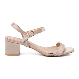 Shelvt Niedrige Satinsandalen beige