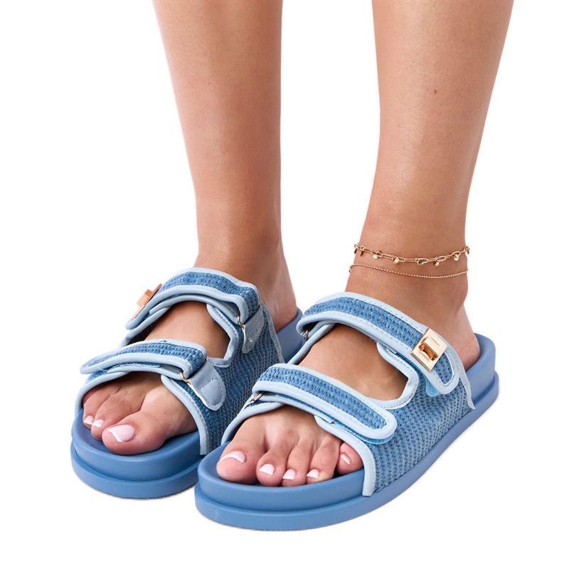 Blaue Häkelflip -Flops mit verstellbaren Kliris -Streifen