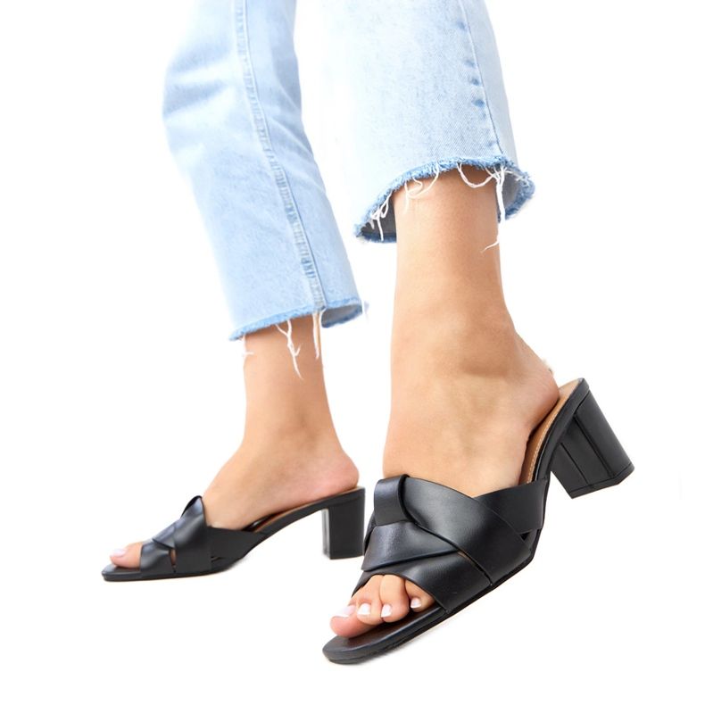 Black Classic Flip Flops auf dem Risana Eco -Leder -Beitrag schwarz