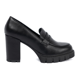 Shelvt Schwarze Lokays auf einem Pfosten mit einer Trapper -Sohle