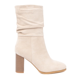 Shelvt Leichte beige Stiefel mit einem gekräuselten Ober und einer Ferse
