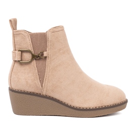 Shelvt Beige Frauenstiefel auf einem komfortablen, niedrigen Keil