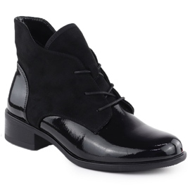 Isolierte Frauen mit Frauen lackiertem schwarzer Jezzi 198-15