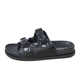 Schwarze Häkelklappen mit verstellbaren Kliris -Streifen