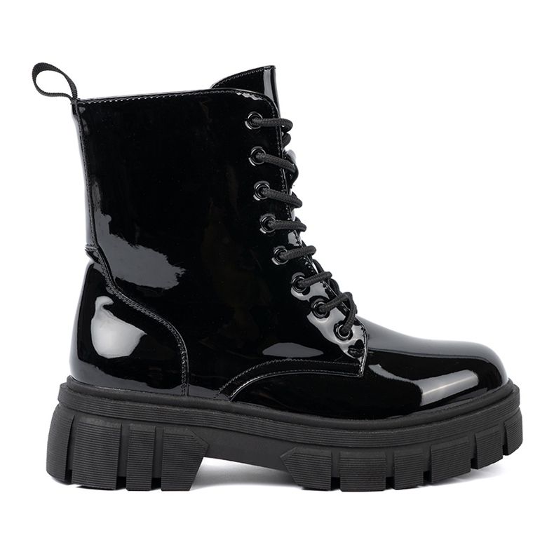 Shelvt Schwarze lackierte Arbeiter auf einer massiven Sohle