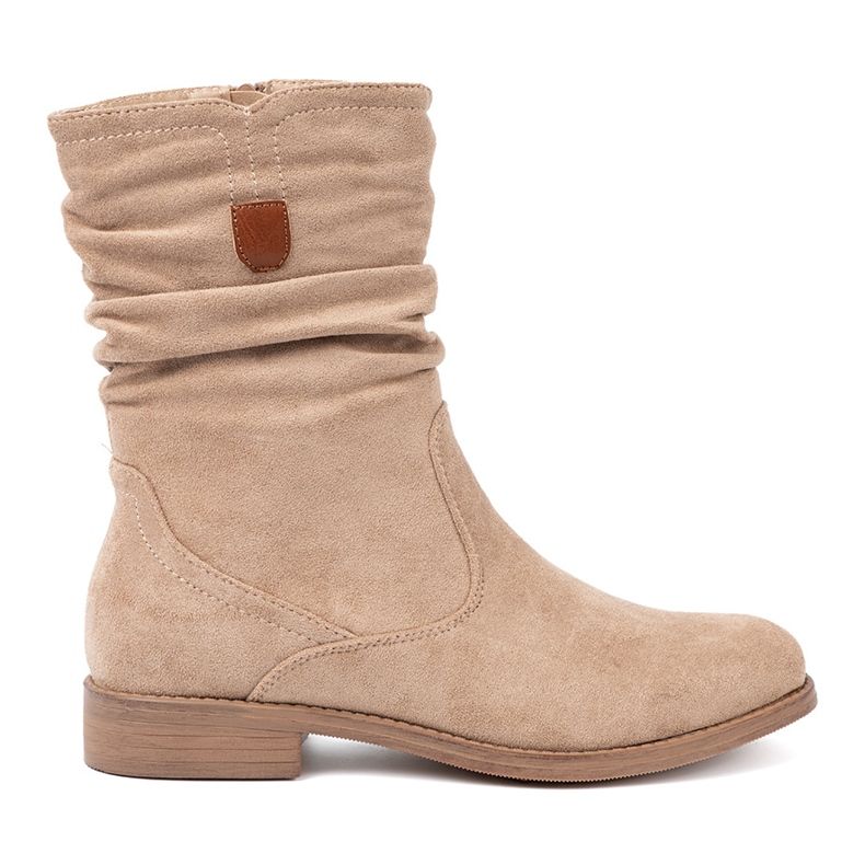 Shelvt Beige Stiefel mit einem zerknitterten Obermaterial