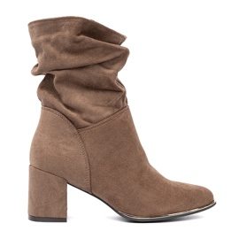 Shelvt Dunkle beige Wildlederstiefel auf dem Pfosten