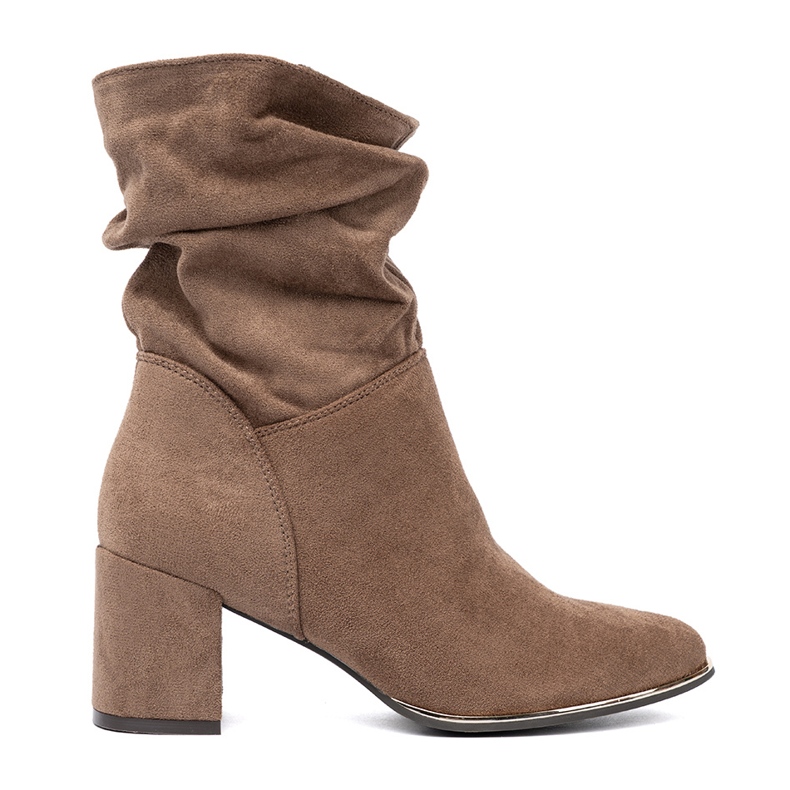 Shelvt Dunkle beige Wildlederstiefel auf dem Pfosten