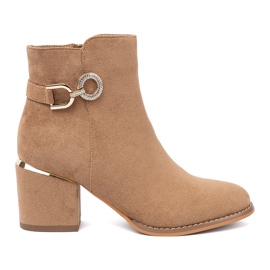 Shelvt Stilvolle Stiefel in einem hellbraunen Farbton mit goldenem Detail