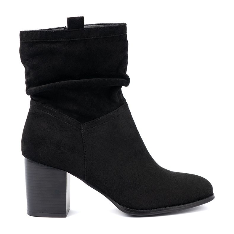 Shelvt Schwarze Wildlederstiefel auf dem Pfosten mit einem zerknitterten Obermaterial