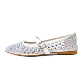 Weiße Maschen -Ballerinas mit Elasidkristallen