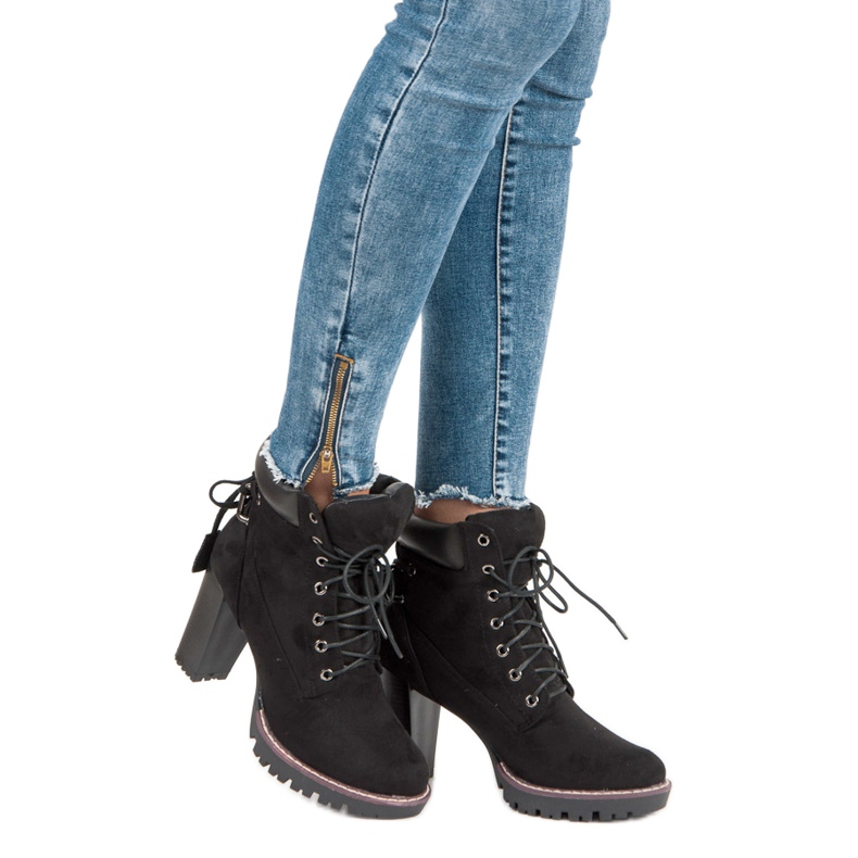 Sergio Todzi Arbeiter booten auf einem Pfosten schwarz