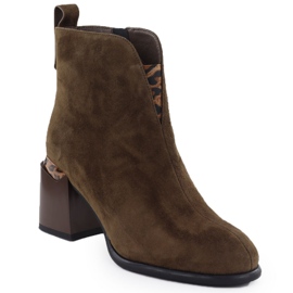 Lederstiefel auf einem dekorativen Pfosten Brown Vinceza 66811a braun